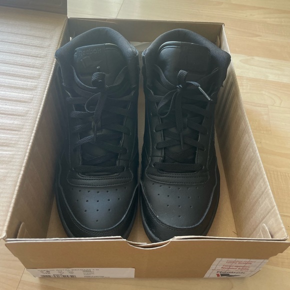 Black Classic Reeboks - Picture 2 of 6